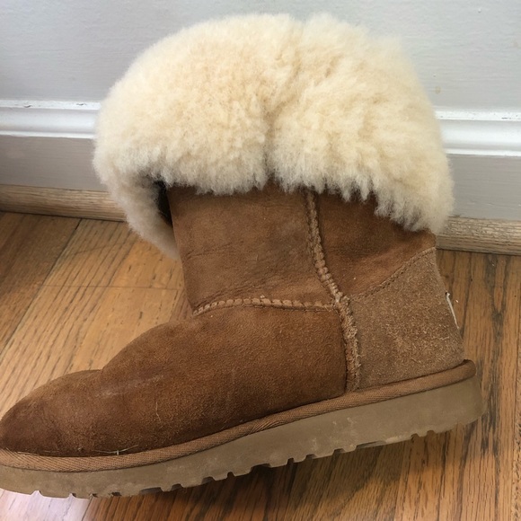 UGG Girls' Button Triplet boot - Picture 9 of 14